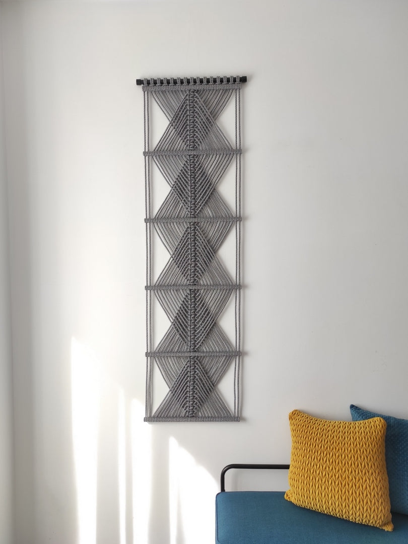 Minimalistyczna dekoracja ścienna NORDART 01 - perfekcyjne połączenie designu i rzemiosła.